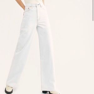 Levi’s Wide Leg Ribcage jeans NWT
